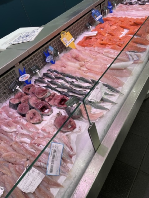 E.Leclerc REZE 市場レベルの新鮮な魚たち