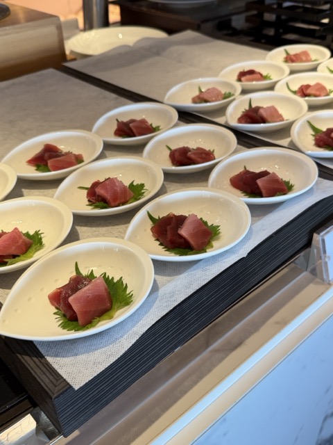 熱海パールスターホテル 朝食ビュッフェ まぐろ 刺身