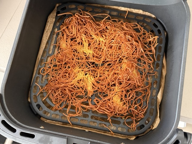 エアフライヤーで揚げ焼きした中華麺(皿うどん用)