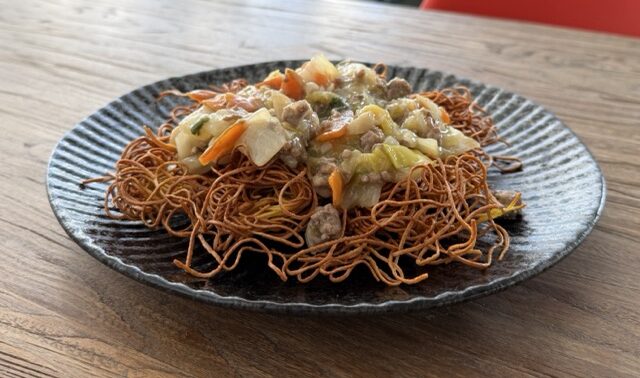エアフライヤーで作った皿うどん（かた焼きそば）の完成写真