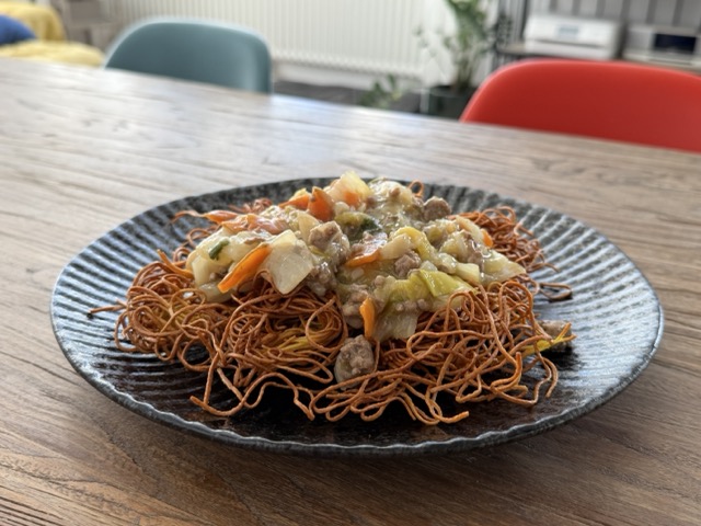 エアフライヤーで作った皿うどん(かた焼きそば)の完成写真