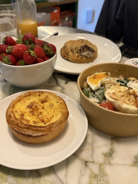 パリのパン屋で買った朝食